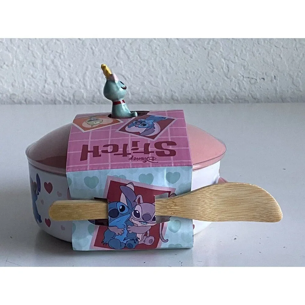 Disney Stitch And Angel Valentines Hearts Ceramic Brie Baker‎ & Wood Spoon NEW
